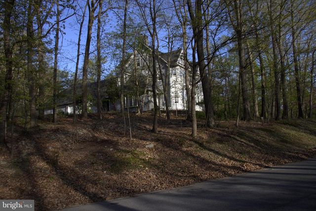 620 STONEBRIDGE DR, Selinsgrove, PA 17870