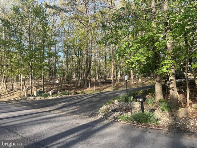 620 STONEBRIDGE DR, Selinsgrove, PA 17870