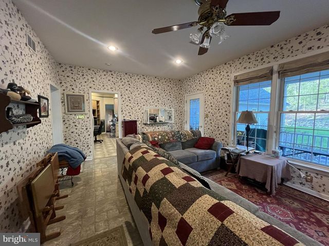 620 STONEBRIDGE DR, Selinsgrove, PA 17870