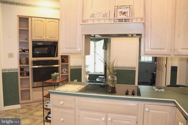 620 STONEBRIDGE DR, Selinsgrove, PA 17870