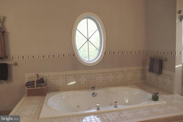 620 STONEBRIDGE DR, Selinsgrove, PA 17870