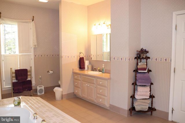 620 STONEBRIDGE DR, Selinsgrove, PA 17870