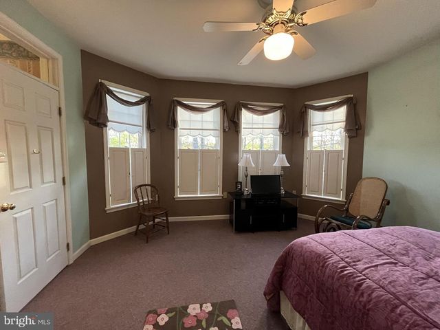 620 STONEBRIDGE DR, Selinsgrove, PA 17870