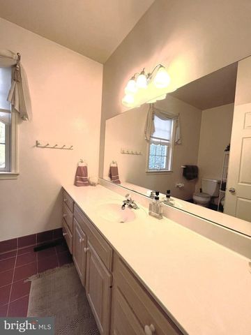 620 STONEBRIDGE DR, Selinsgrove, PA 17870
