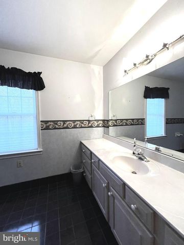 620 STONEBRIDGE DR, Selinsgrove, PA 17870