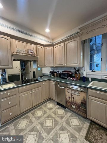 620 STONEBRIDGE DR, Selinsgrove, PA 17870