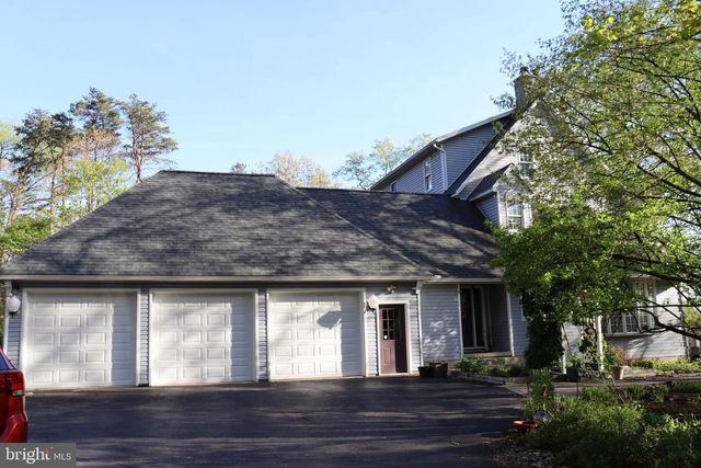 620 STONEBRIDGE DR, Selinsgrove, PA 17870