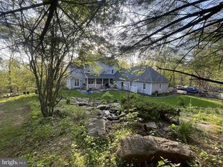 620 STONEBRIDGE DR, Selinsgrove, PA 17870