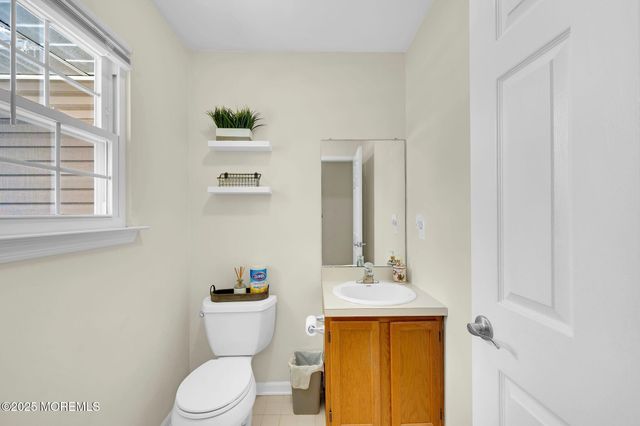 33 S Pointe Circle, Tinton Falls, NJ 07753