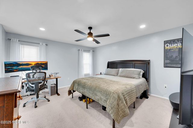 33 S Pointe Circle, Tinton Falls, NJ 07753