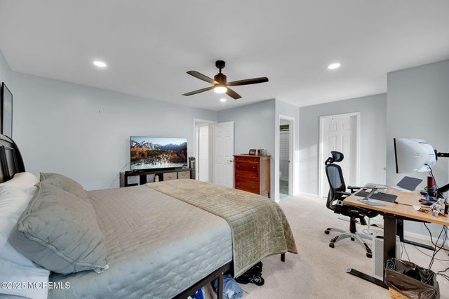 33 S Pointe Circle, Tinton Falls, NJ 07753