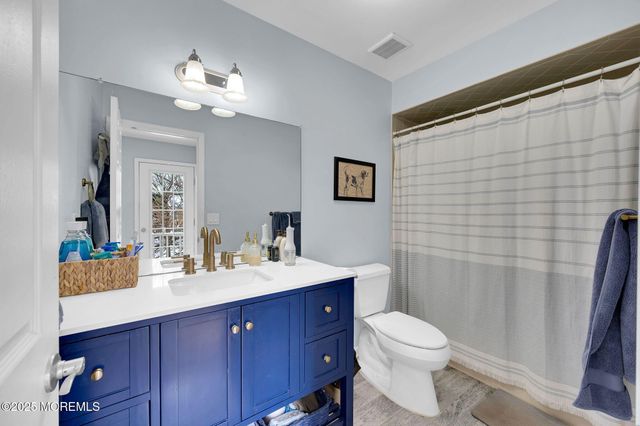 33 S Pointe Circle, Tinton Falls, NJ 07753