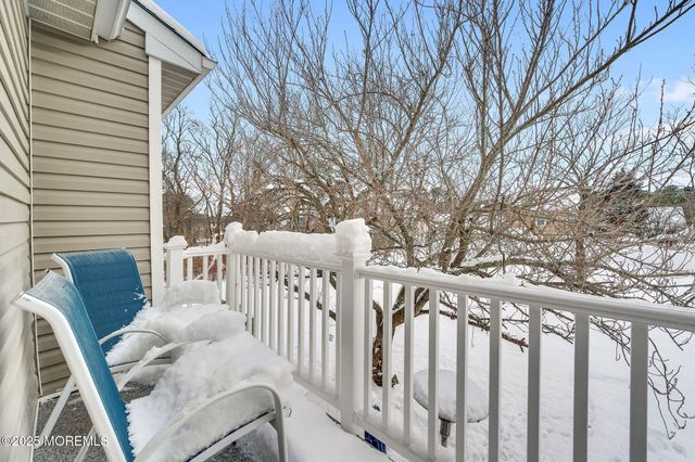 33 S Pointe Circle, Tinton Falls, NJ 07753