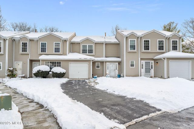 33 S Pointe Circle, Tinton Falls, NJ 07753
