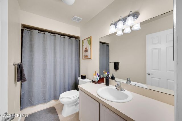 33 S Pointe Circle, Tinton Falls, NJ 07753