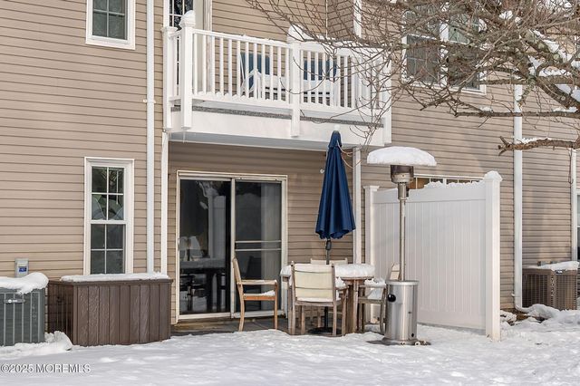 33 S Pointe Circle, Tinton Falls, NJ 07753