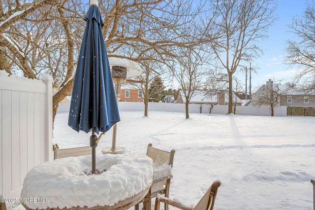 33 S Pointe Circle, Tinton Falls, NJ 07753