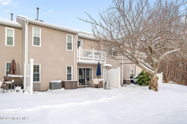 33 S Pointe Circle, Tinton Falls, NJ 07753