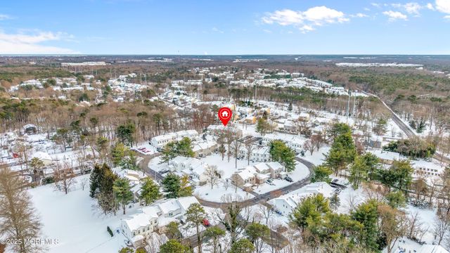 33 S Pointe Circle, Tinton Falls, NJ 07753