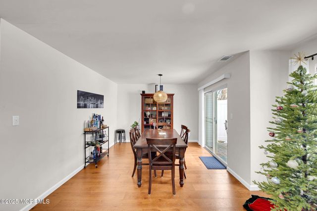 33 S Pointe Circle, Tinton Falls, NJ 07753