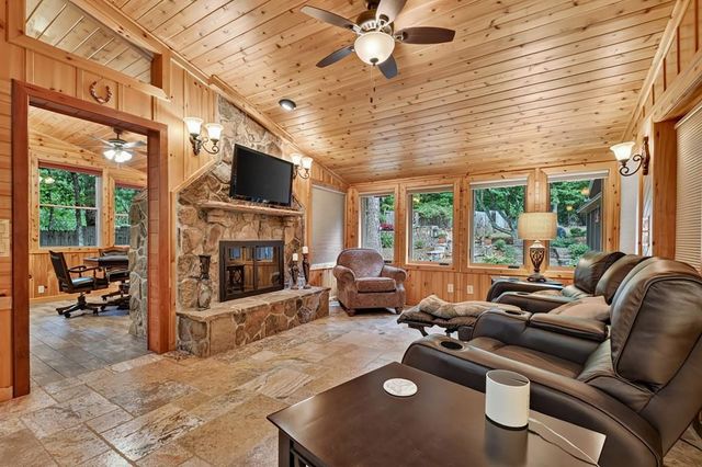 112 Wilscot Valley Drive, Morganton, GA 30560
