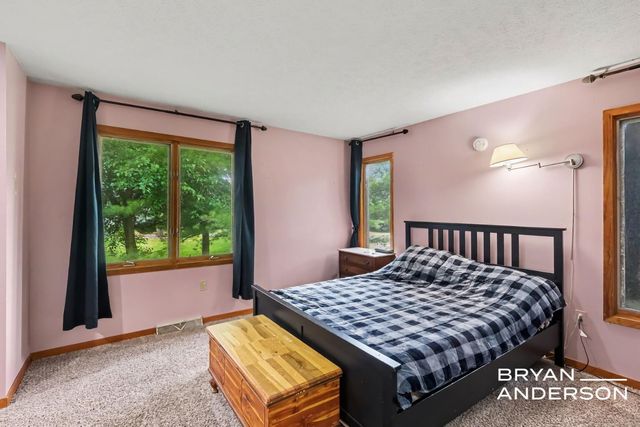 6158 Miramonte Drive NE, Rockford, MI 49341