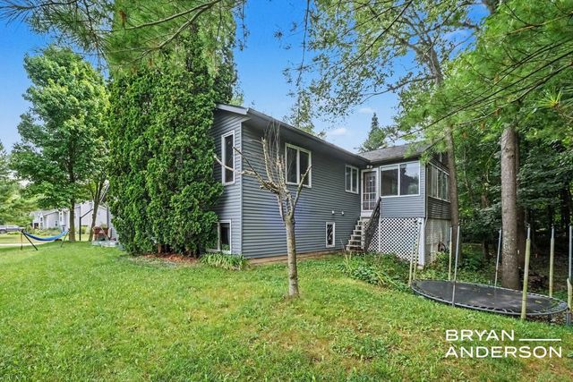 6158 Miramonte Drive NE, Rockford, MI 49341