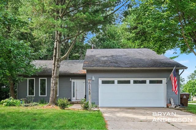 6158 Miramonte Drive NE, Rockford, MI 49341