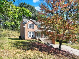 185 Stonewood Dr, Bethel Park, PA 15102