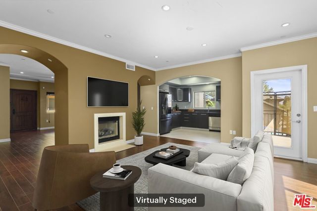 7348 De Soto Avenue 108, Canoga Park (los Angeles), CA 91303