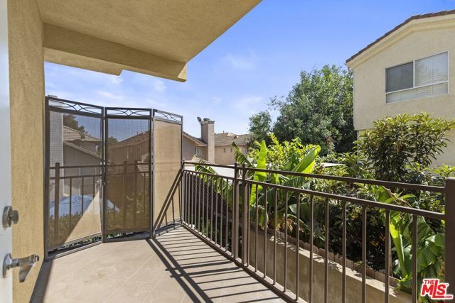 7348 De Soto Avenue 108, Canoga Park (los Angeles), CA 91303