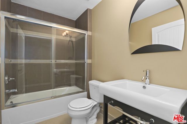 7348 De Soto Avenue 108, Canoga Park (los Angeles), CA 91303