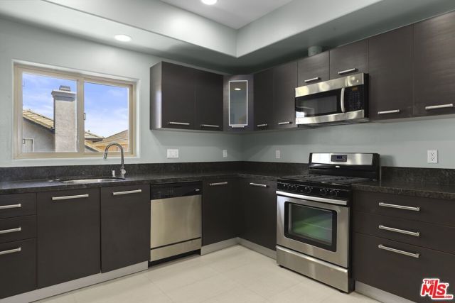 7348 De Soto Avenue 108, Canoga Park (los Angeles), CA 91303