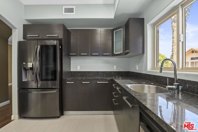 7348 De Soto Avenue 108, Canoga Park (los Angeles), CA 91303