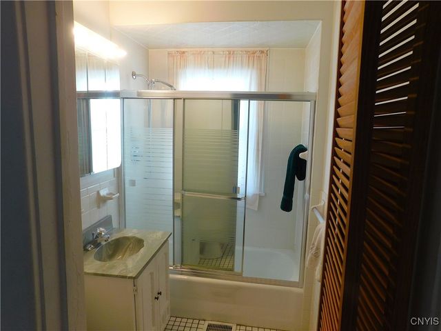 205 SHOTWELL PARK Park 100, Syracuse, NY 13206