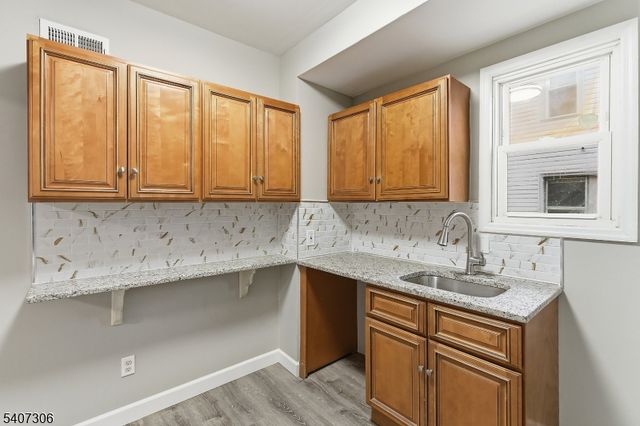 104 W High St, Somerville Boro, NJ 08876