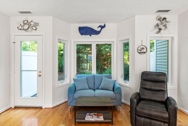94 Westcliff Dr 94, Plymouth, MA 02360