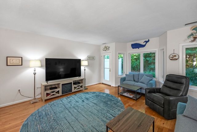 94 Westcliff Dr 94, Plymouth, MA 02360