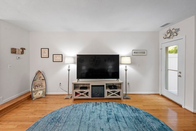 94 Westcliff Dr 94, Plymouth, MA 02360