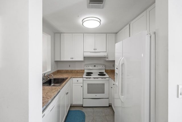 94 Westcliff Dr 94, Plymouth, MA 02360