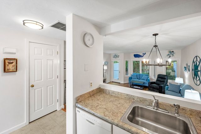 94 Westcliff Dr 94, Plymouth, MA 02360