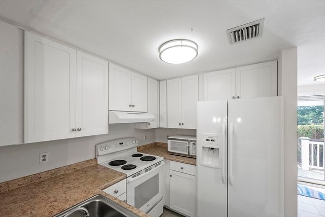 94 Westcliff Dr 94, Plymouth, MA 02360