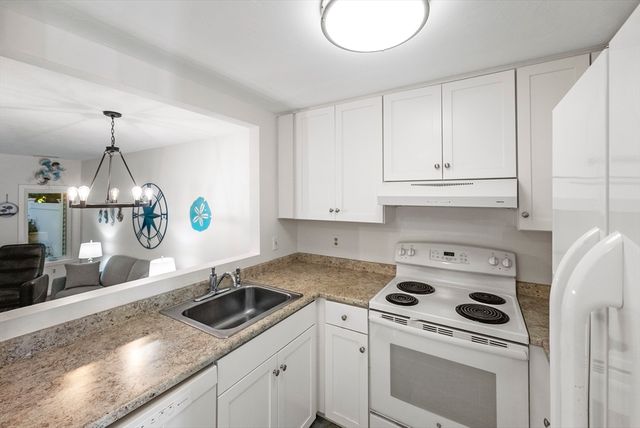 94 Westcliff Dr 94, Plymouth, MA 02360