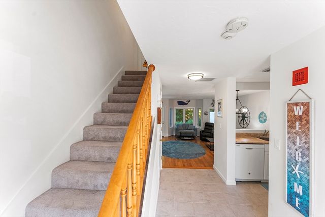 94 Westcliff Dr 94, Plymouth, MA 02360