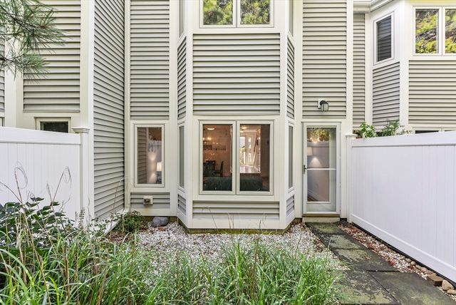 94 Westcliff Dr 94, Plymouth, MA 02360