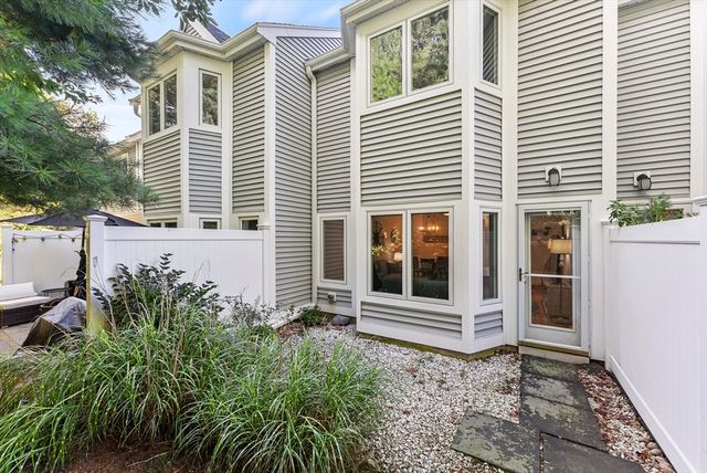 94 Westcliff Dr 94, Plymouth, MA 02360