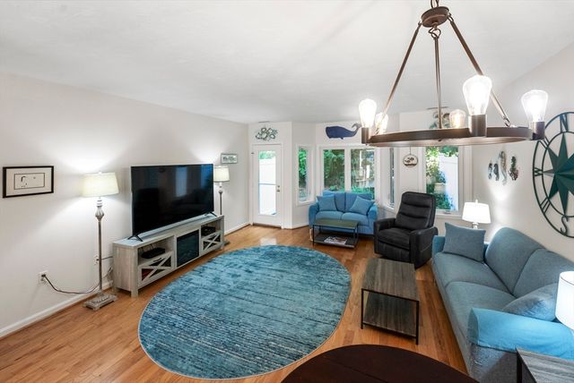 94 Westcliff Dr 94, Plymouth, MA 02360