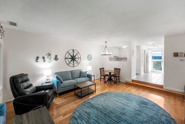 94 Westcliff Dr 94, Plymouth, MA 02360
