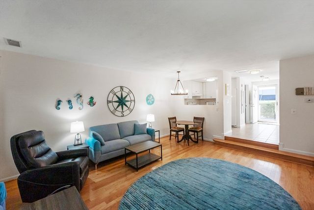 94 Westcliff Dr 94, Plymouth, MA 02360