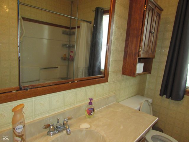 1532 Weslow Court, Anderson, IN 46011